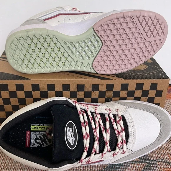 Vans WMNS Zahba Mid Gray/Multi
VN000CBSBGG Sneakers - Picture 3 of 16